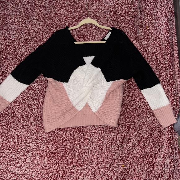 Black/white/pink knit knot tops - Picture 2 of 2